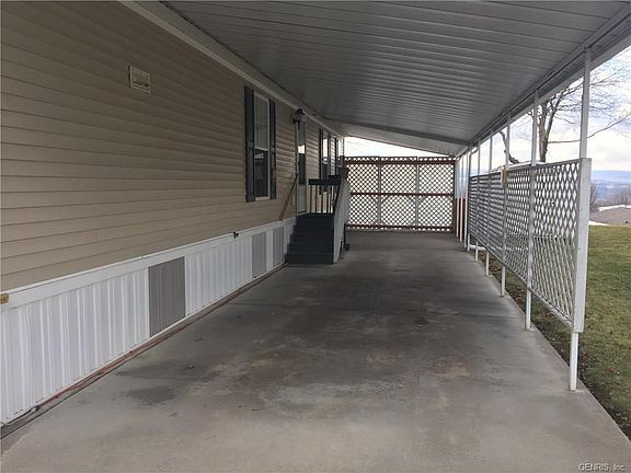 2nd image of 9 Hillcrest Cir