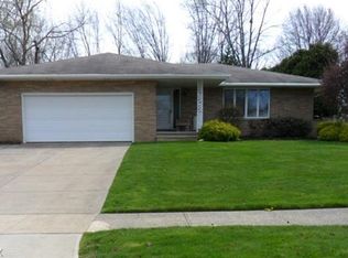 2340 Parmalee Dr, Seven Hills, OH 44131