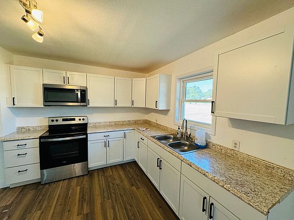 5th image of 306 E Karels Dr