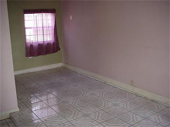 LARGE AREA FOR BREAKFAST