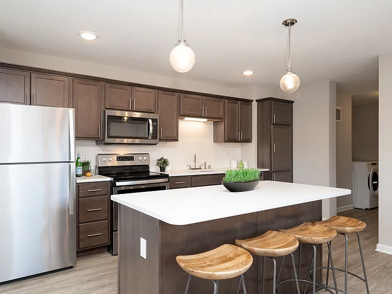 2044 Grand Ave — Photo 1