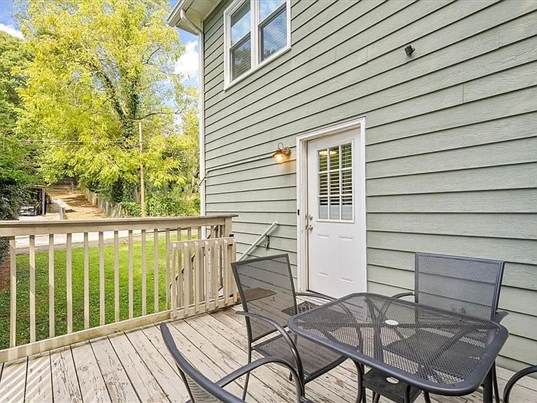 840 Rosedale Ave SE #B — Photo 17