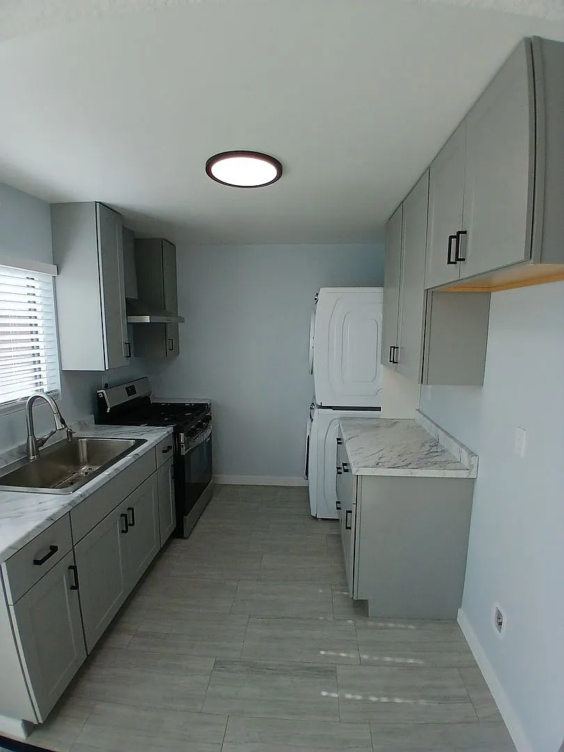 1005 Buildington International — Photo 2