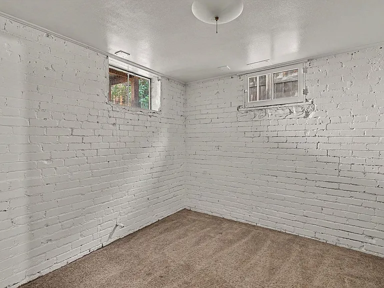2123 S Franklin St — Photo 18