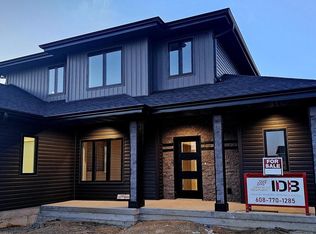 404 Melissa Ln, Cottage Grove, WI 53527