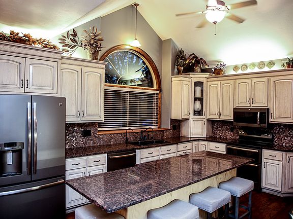 3rd image of 1501 S Sierra Cir