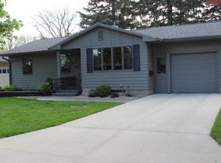 815 5th St SW, Hampton, IA 50441