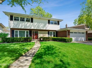1931 N Burke Dr, Arlington Heights, IL 60004