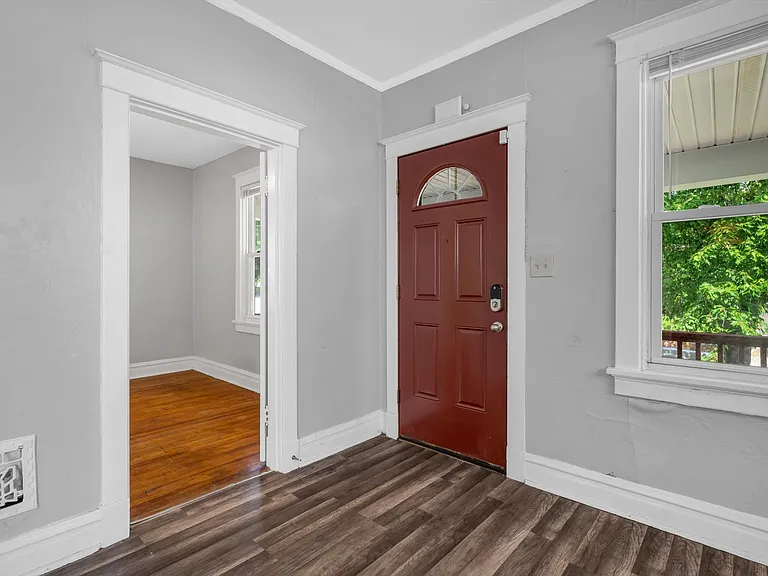 1223 Gruner Pl — Photo 10