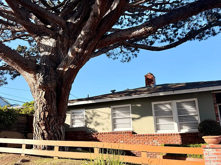 2301 N Poinsettia Ave — Photo 1