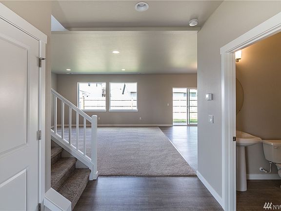 Lot 25 at Cascade Breeze detailing the 2410 sq ft Silverton plan.