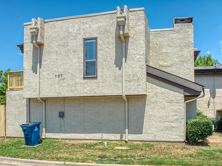 707 Harbour Town Dr #1 — Photo 41