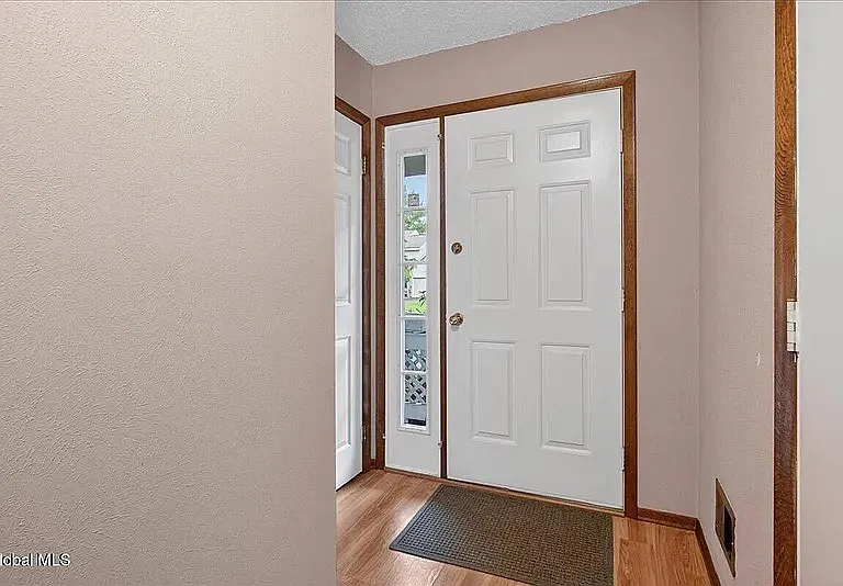 112 Stoney Creek Dr — Photo 2