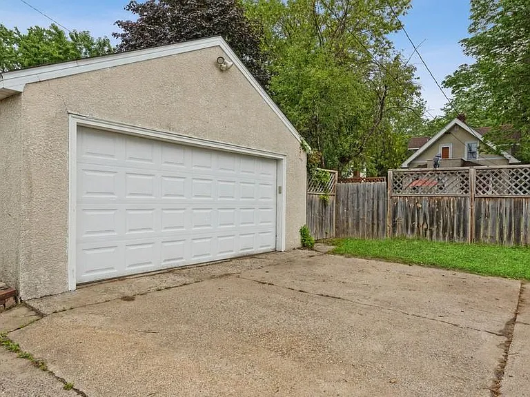 4211 James Ave N — Photo 3