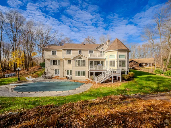 723 Laurie Ln, Orange, CT 06477