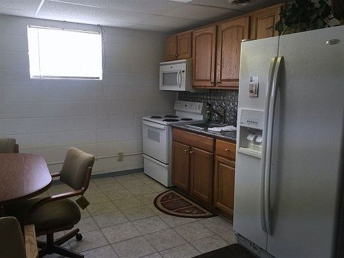 4th image of 215 S C St