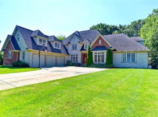 45 Picton Rd, Roselle, IL 60172