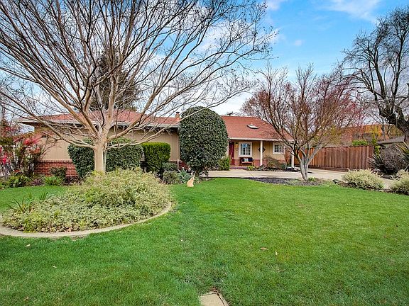 5th image of 890 Opal Dr