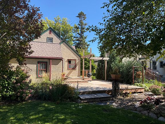 3rd image of 802 6th St SW