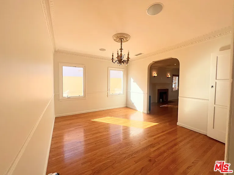 2652 S Bedford St — Photo 6