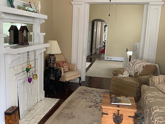 4th image of 2222 Burdette St
