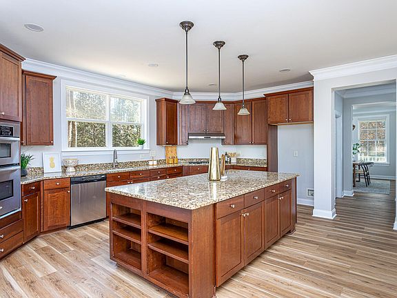 4th image of 13022 Edsel Dr