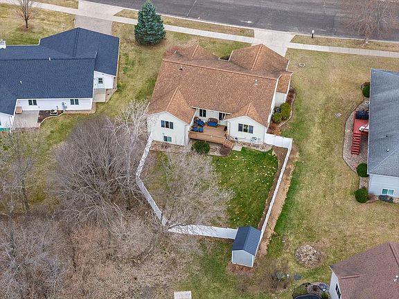 3rd image of 1422 Ridgeview Drive