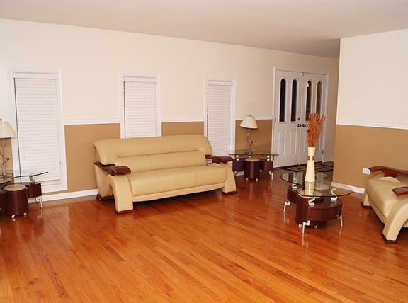 2nd image of 1010 E 192nd Pl