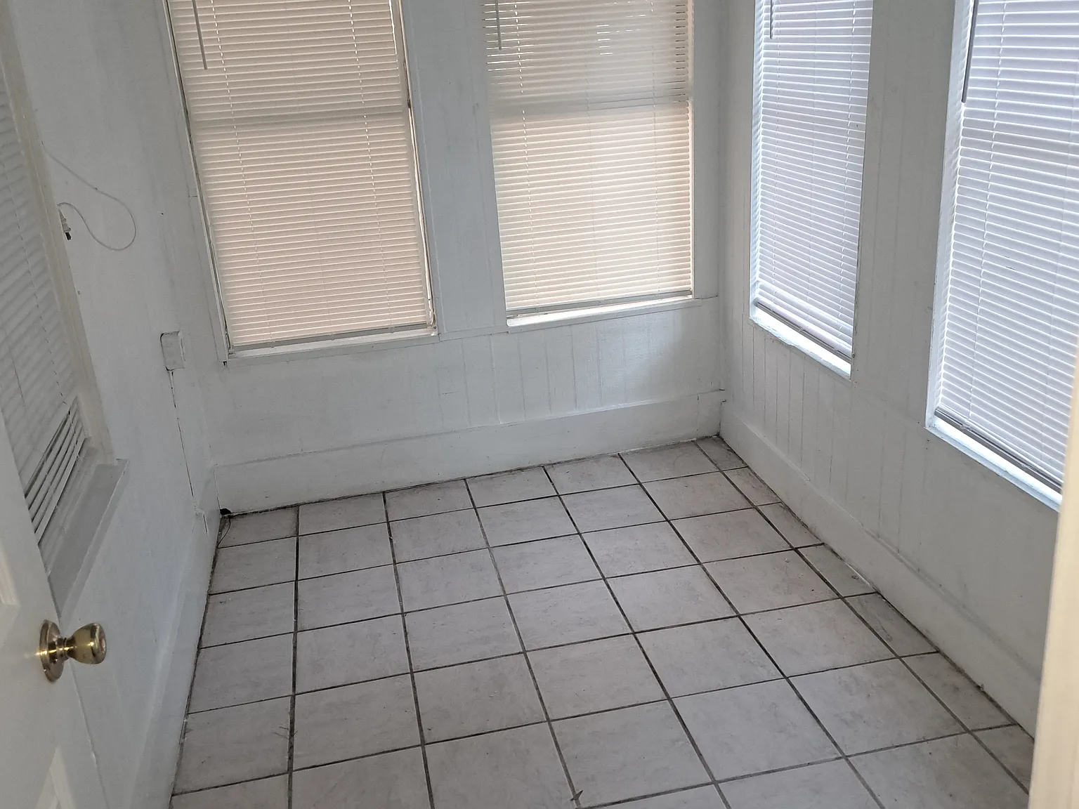 3 bed, 1000 sqft, $2,100 — Photo 2