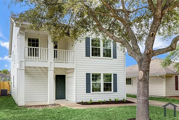 5 bed, 2140 sqft, $2,800 — Photo 2