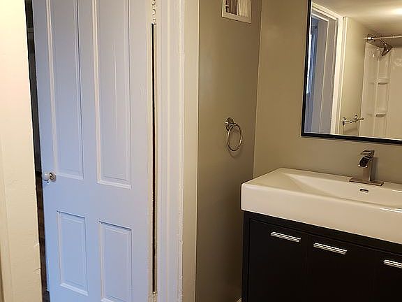 5th image of 16 Vine St