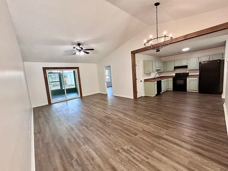 318 Somerset Dr — Photo 3