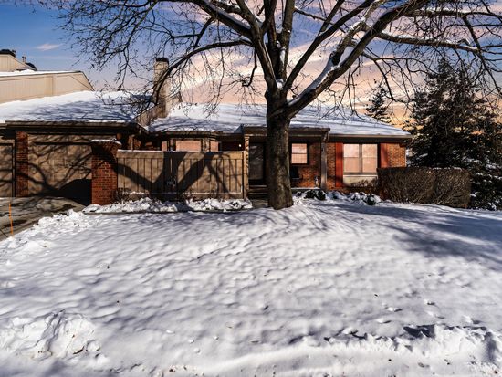 7156 Sturnbridge, West Bloomfield, MI 48322