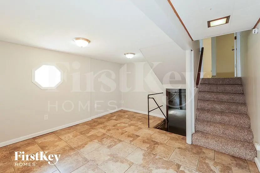 5 bed, 3.0 bath, 1801 sqft, $2,470 — Photo 4