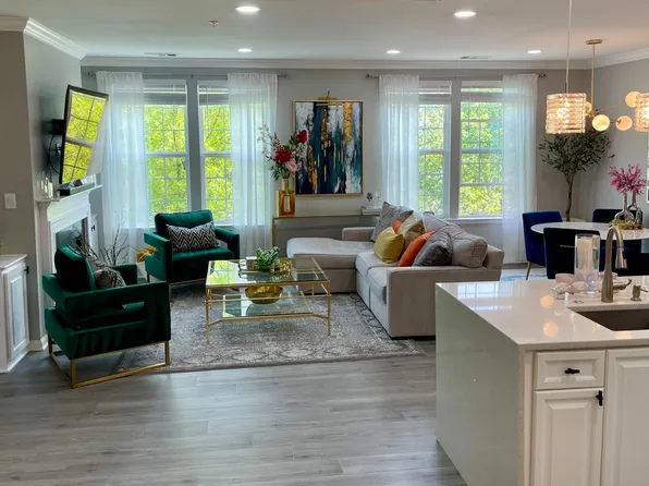 4950 Brenman Park Dr APT 307, Alexandria, VA 22304