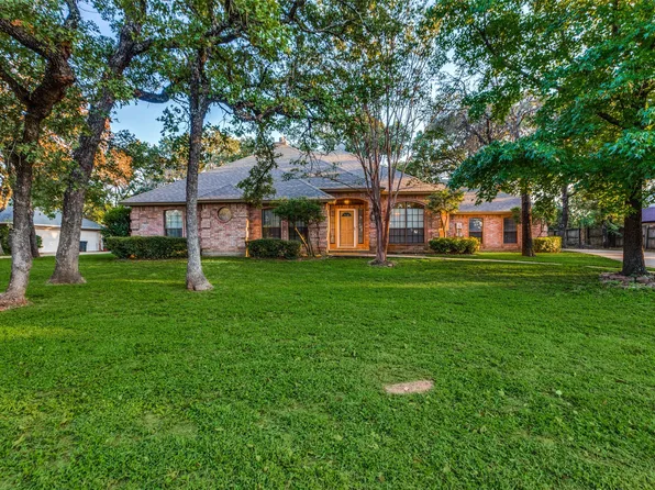 204 William Wallace Dr, Burleson, TX 76028