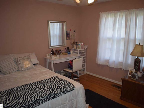 5th image of 405 Portsmouth Dr