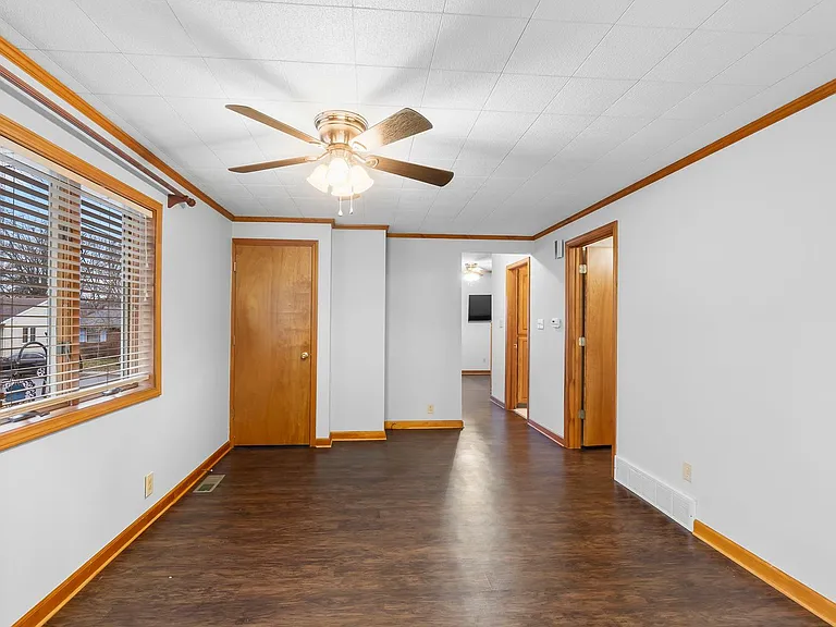 223 Daisy Ave — Photo 8