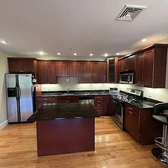 87 Franklin St #203 — Photo 2