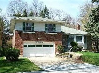 191 Stratford N, Roslyn Heights, NY 11577