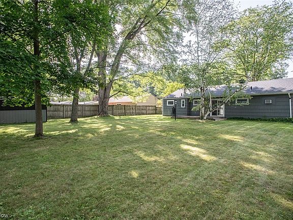 5th image of 49 Meadowbrook Dr
