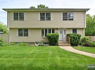 69 Regis Ct, Paramus, NJ 07652