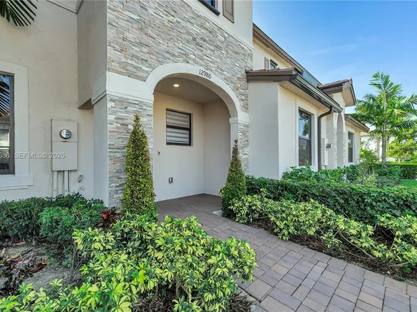 12980 SW 233rd Ter, Homestead, FL 33032