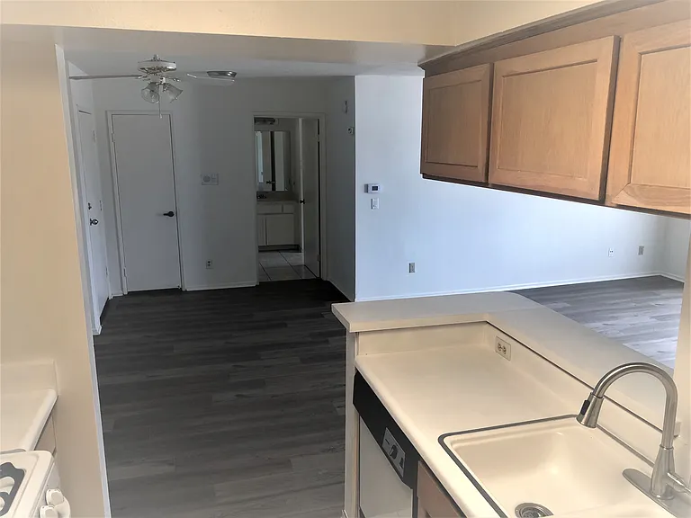22501 Del Valle — Photo 42