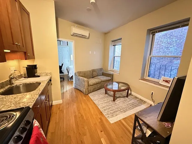 1 bed, 450 sqft, $2,600 — Photo 2