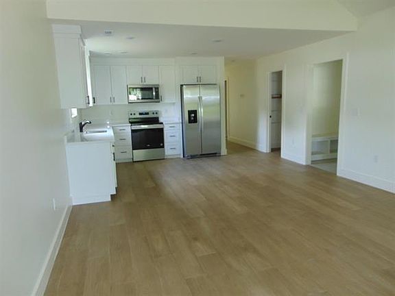 5th image of 540 Eugenia St