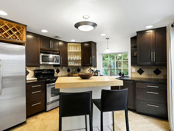 5th image of 813 N Martel Ave #6
