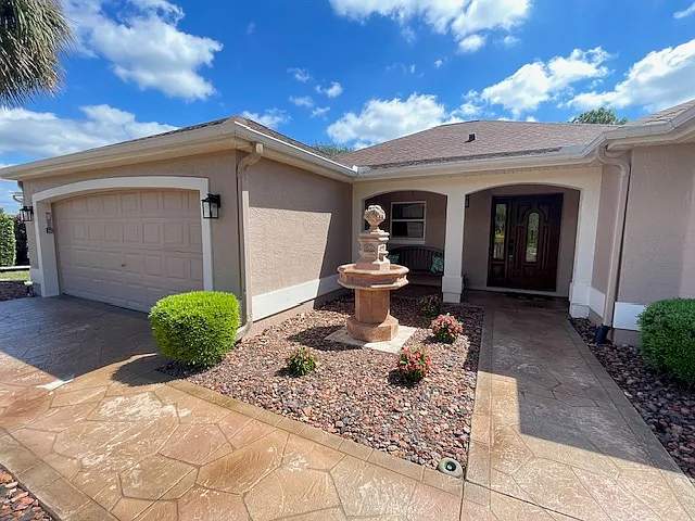 Designer Home With Private Pool And Golf Cart On Golf Course — Photo 2