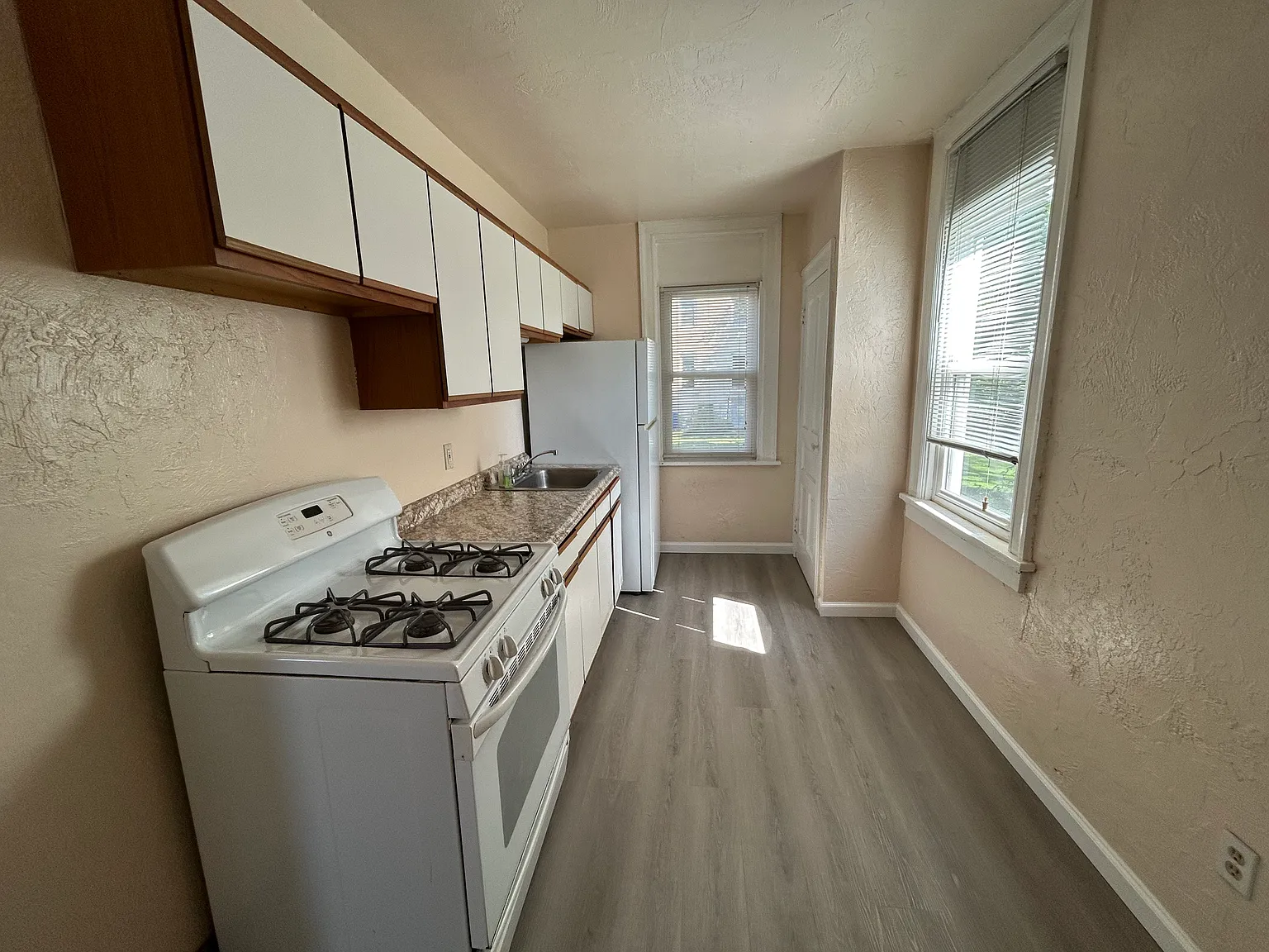 1 bed, 700 sqft, $1,049 — Photo 4