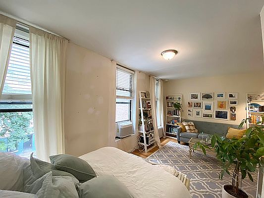 4th image of 151 W 78th St #3C